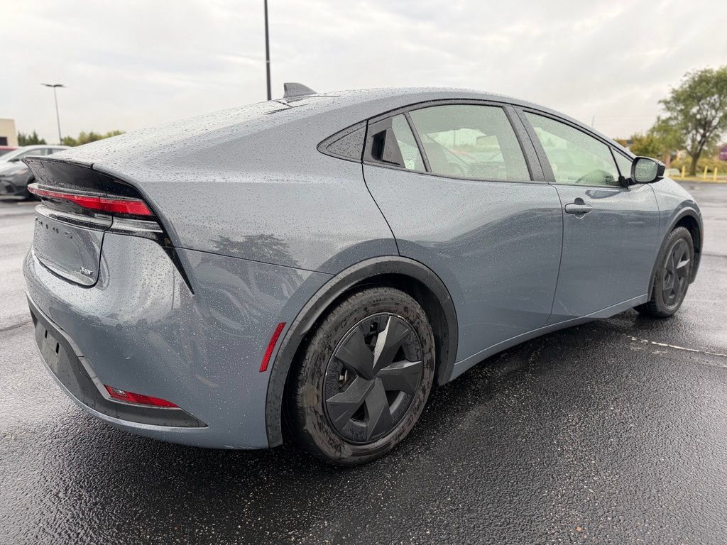 Used 2025 Toyota Prius LE FWD image 7