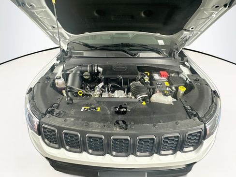 Used 2025 Jeep Compass Trailhawk AWD/4WD image 31