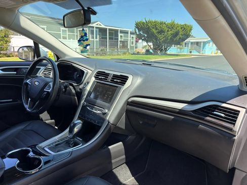 Used 2014 Ford Fusion SE w/ Equipment Group 202A FWD image 9
