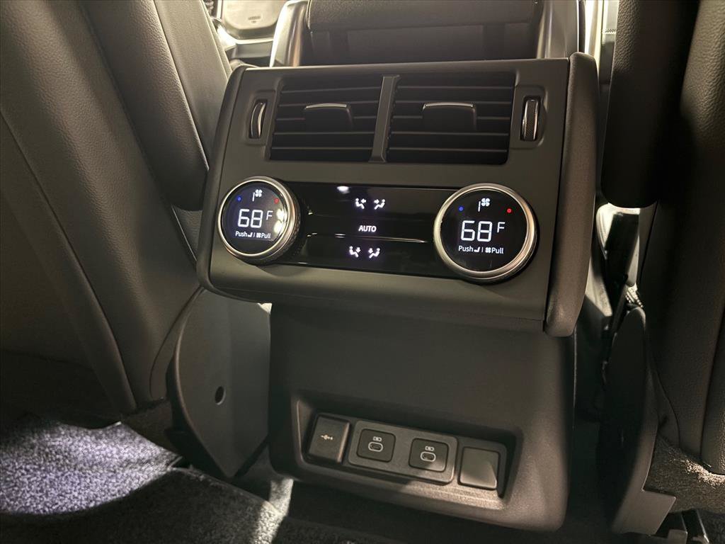 New 2026 Land Rover Discovery Limited Edition AWD/4WD image 39
