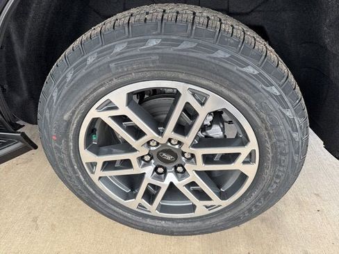 New 2025 Ford Expedition Active image 28