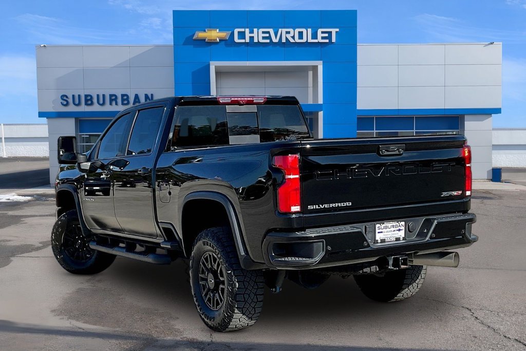 Used 2025 Chevrolet Silverado 2500 ZR2 w/ Technology Package AWD/4WD image 3