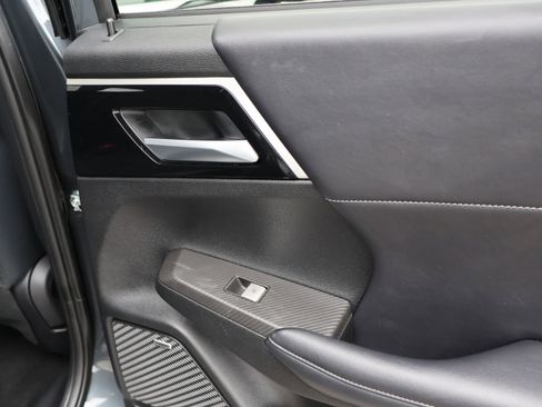 Used 2025 Mitsubishi Outlander SE image 14