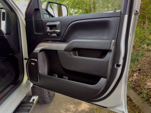 Used 2018 Chevrolet Silverado 1500 LTZ Z71 w/ LTZ Plus Package AWD/4WD image 32