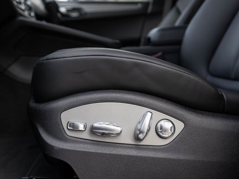 New 2026 Porsche Macan image 22