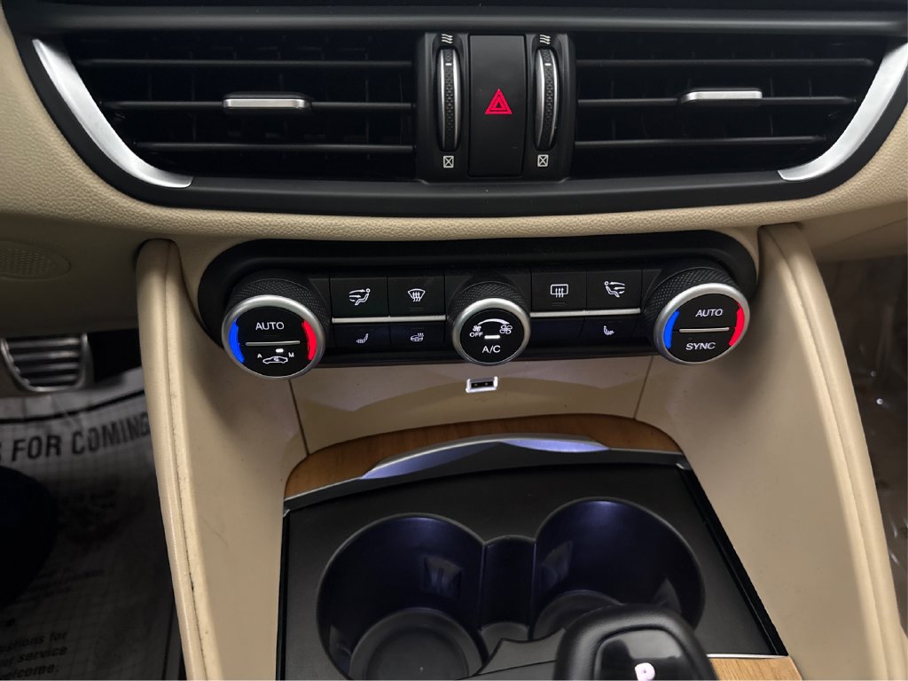 Used 2019 Alfa Romeo Giulia Ti w/ Quick Order Package 22Z Lusso RWD image 38