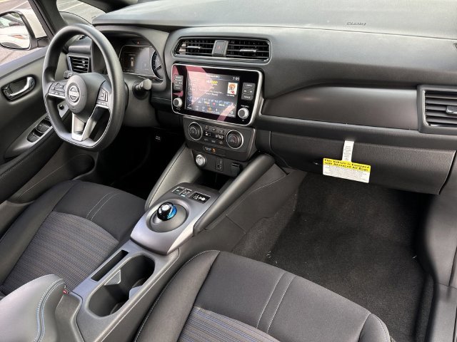 Certified 2025 Nissan Leaf S FWD image 21