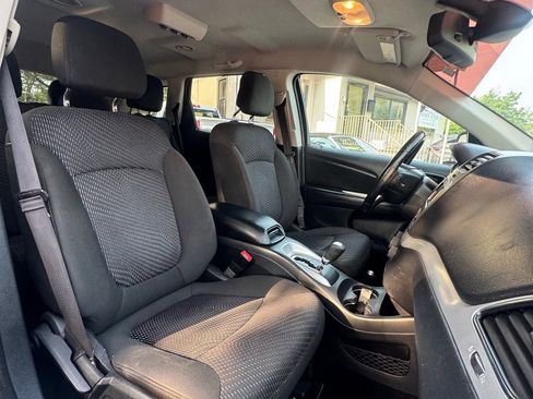 Used 2020 Dodge Journey SE w/ SE Popular Equipment Group image 17