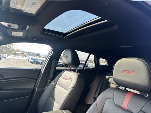 Certified 2024 Chevrolet Trax RS w/ Sunroof Package image 9