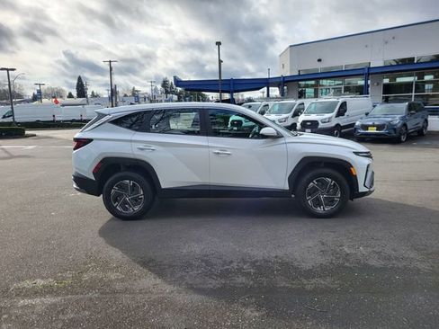 New 2026 Hyundai Tucson Blue SE image 7