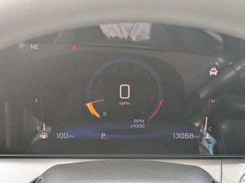 Used 2025 Chevrolet Trax LT FWD image 29