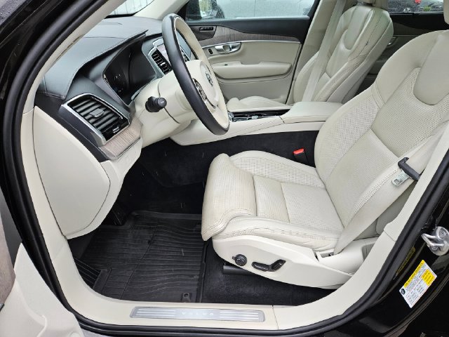 Used 2023 Volvo XC90 B6 Ultimate w/ Protection Package Premier AWD/4WD image 18
