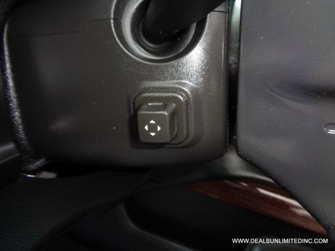 Used 2019 GMC Yukon XL SLT AWD/4WD image 14