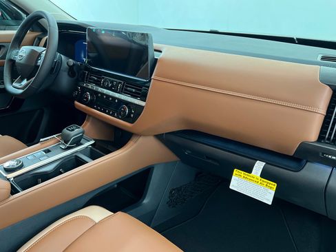 New 2026 Nissan Pathfinder Platinum image 25