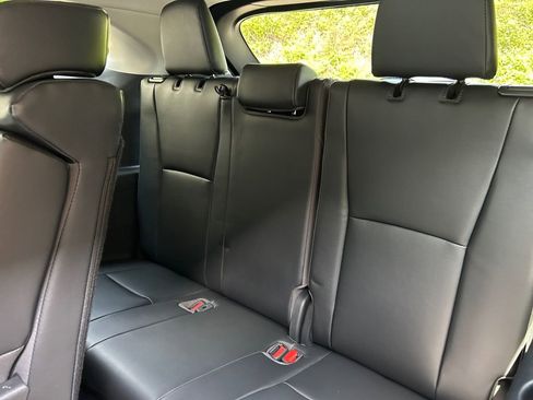 Used 2023 Toyota Highlander XLE AWD/4WD image 34