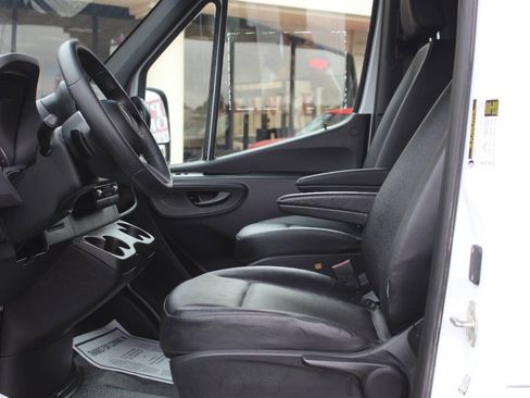Used 2025 Mercedes-Benz Sprinter 2500 image 22