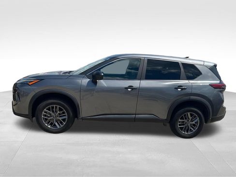 Used 2024 Nissan Rogue S AWD/4WD image 2