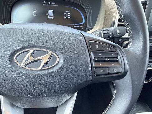 Used 2025 Hyundai Venue SEL FWD image 16