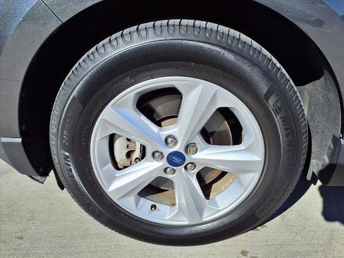 Used 2019 Ford Edge SE image 21