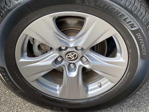 Used 2022 Toyota RAV4 LE AWD/4WD image 27