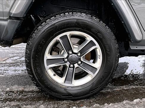 Used 2023 Jeep Wrangler Sahara image 35