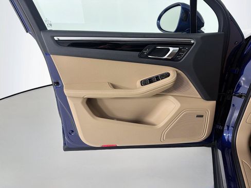 Certified 2026 Porsche Macan AWD/4WD image 6