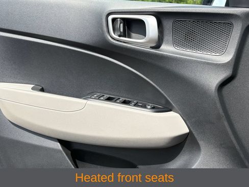 Used 2022 Hyundai Venue Limited FWD image 10