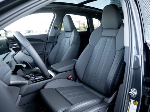 New 2025 Audi Q5 Prestige image 21