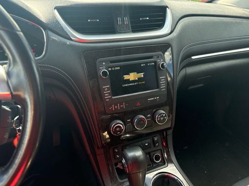 Used 2017 Chevrolet Traverse LT w/ Style and Technology Package AWD/4WD image 6
