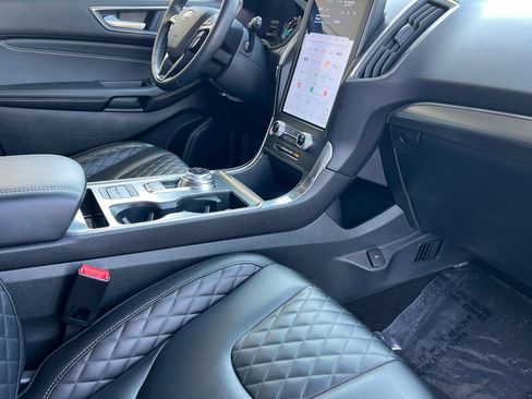 Used 2024 Ford Edge Titanium image 19