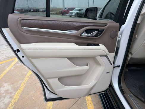 Used 2021 GMC Yukon Denali w/ Denali Premium Package image 21