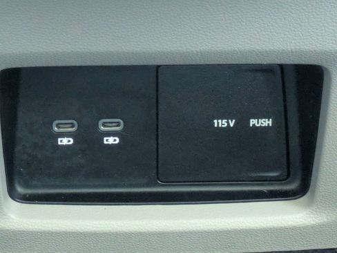 Used 2024 Volkswagen Atlas SE FWD image 23