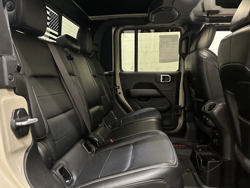 Used 2020 Jeep Gladiator Overland image 9