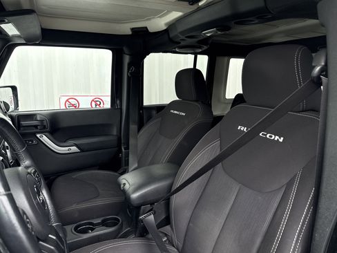 Used 2014 Jeep Wrangler Unlimited Rubicon w/ Connectivity Group image 11