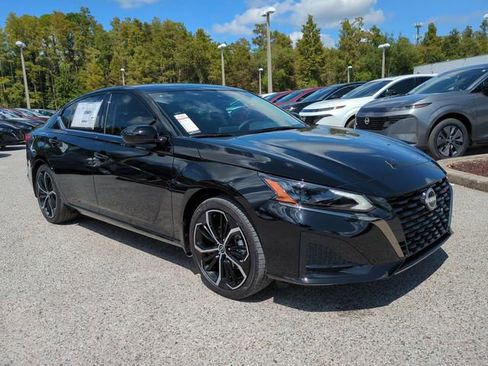 New 2025 Nissan Altima 2.5 SR image 2