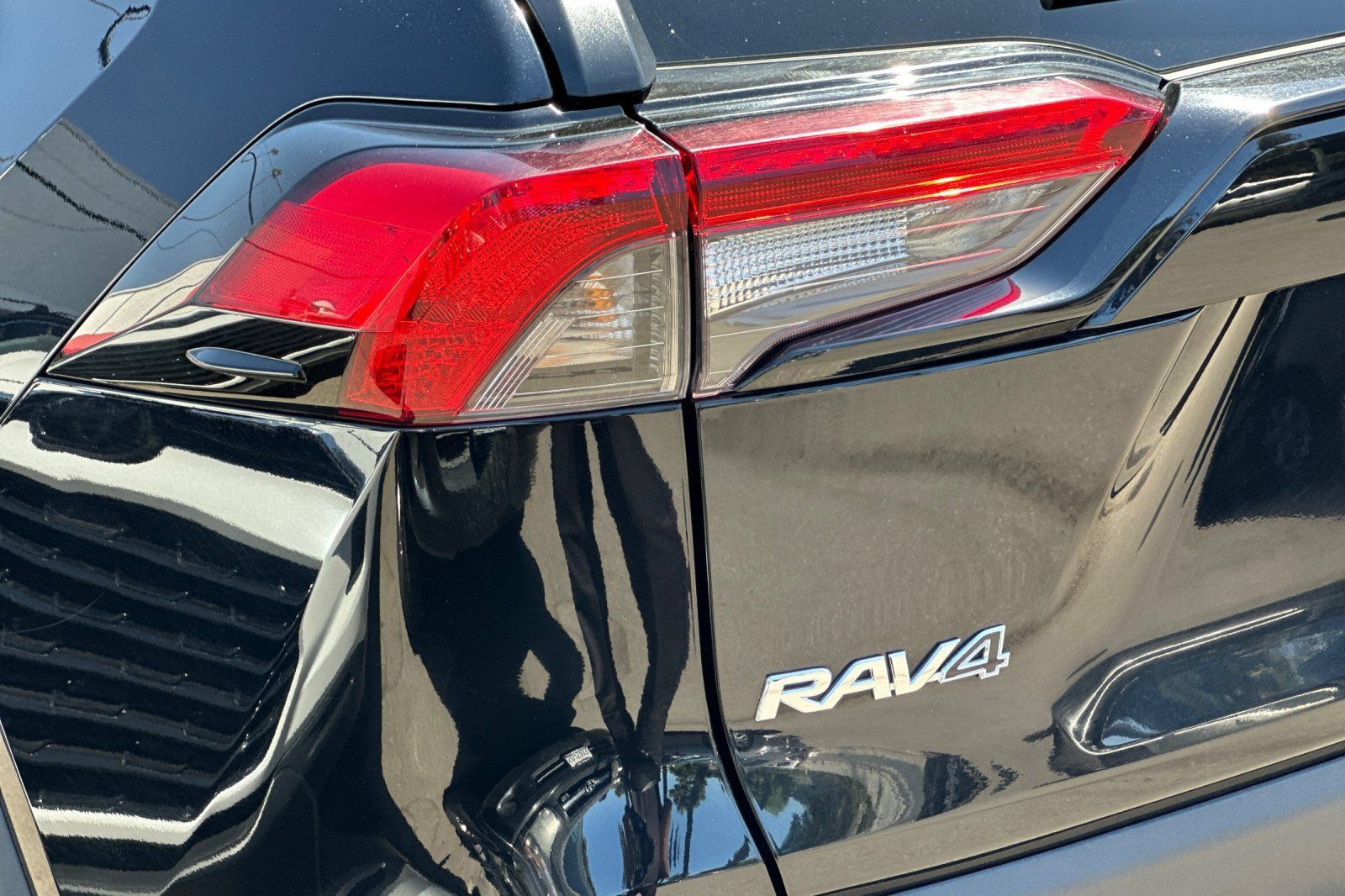 Used 2024 Toyota RAV4 XLE FWD image 28