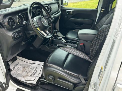 Used 2021 Jeep Wrangler Unlimited Sahara AWD/4WD image 11