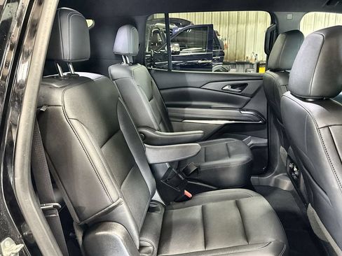 Used 2025 Chevrolet Traverse LT FWD image 31