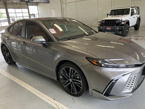 Used 2026 Toyota Camry XSE w/ Premium Package FWD image 3