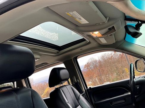 Used 2013 Chevrolet Suburban LT image 20