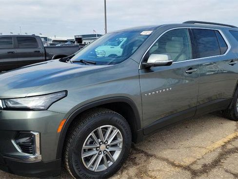 Used 2022 Chevrolet Traverse LT image 1