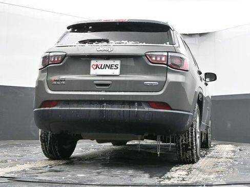 Used 2024 Jeep Compass Latitude image 46