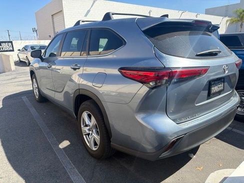 Used 2023 Toyota Highlander LE FWD image 8
