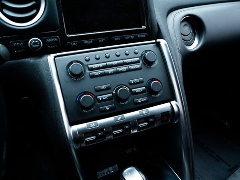 Used 2009 Nissan GT-R Premium AWD/4WD image 12