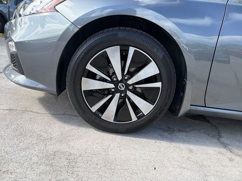 Used 2022 Nissan Altima 2.5 SV w/ SV Premium Package AWD/4WD image 13