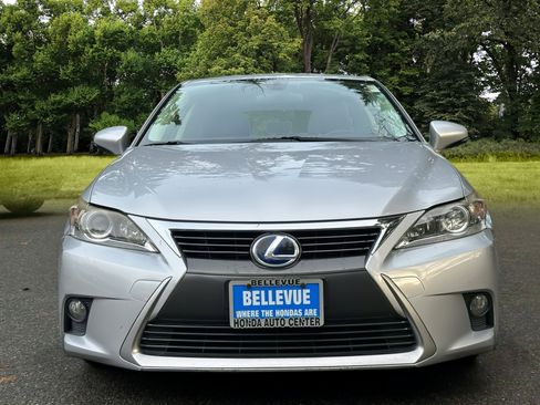 Used 2014 Lexus CT 200h image 2