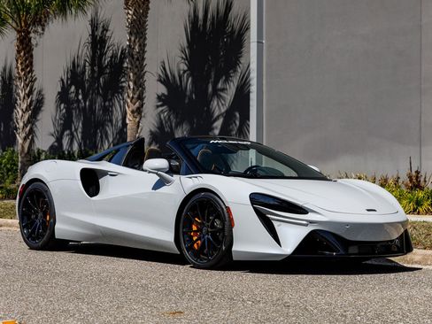 New 2025 McLaren Artura Spider image 8