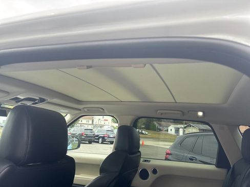 Used 2014 Land Rover Range Rover Sport HSE image 23