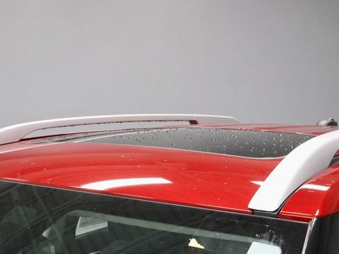 Certified 2025 Hyundai Venue SEL image 30