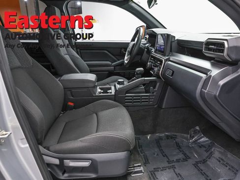 Used 2025 Toyota 4Runner SR5 AWD/4WD image 24